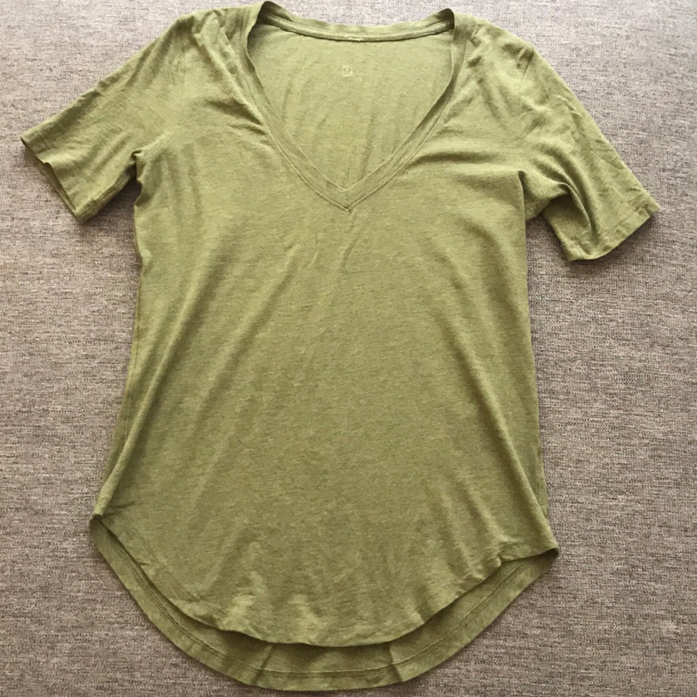 🍋 lululemon athletica green short sleeve shirt